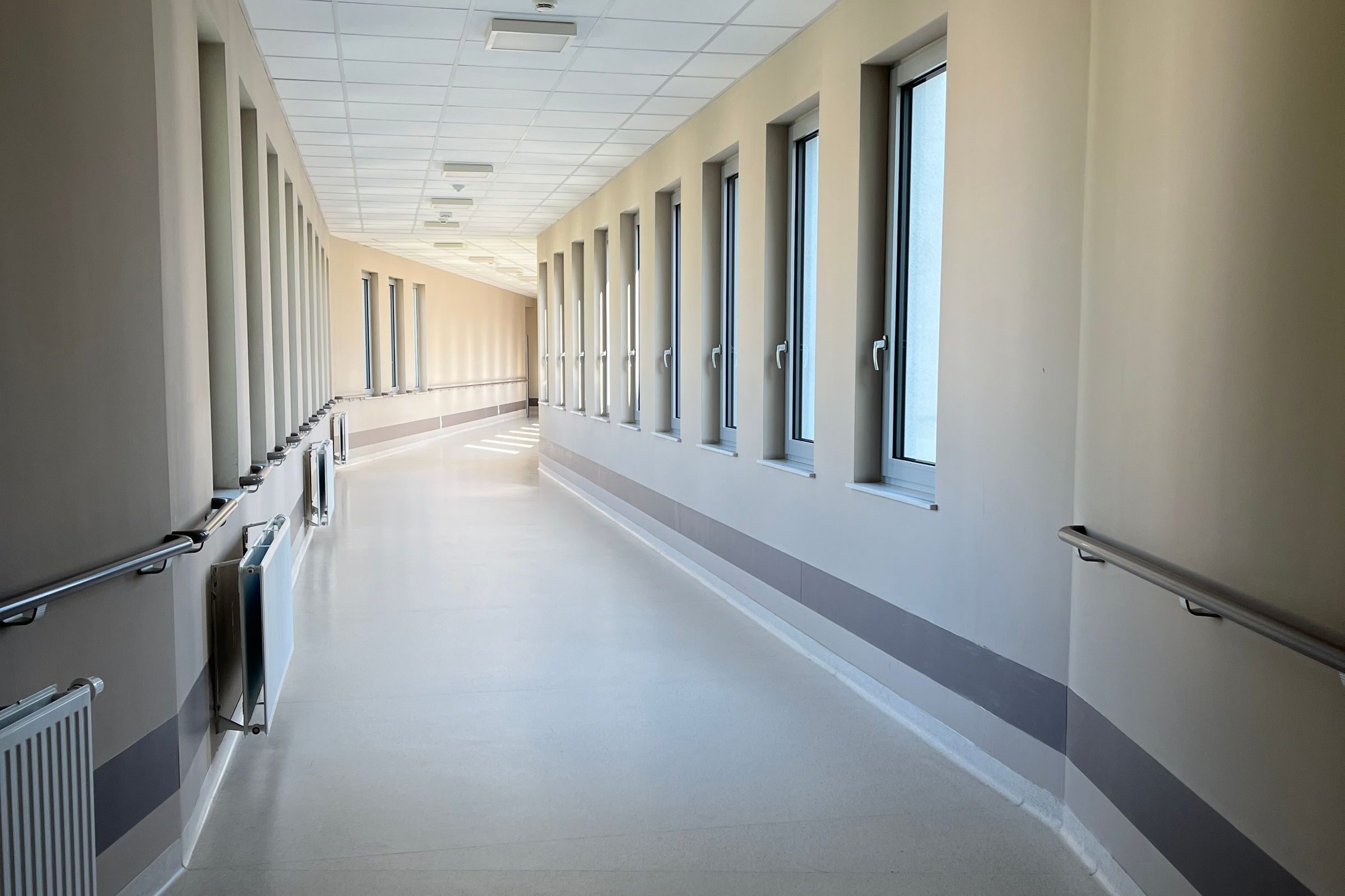 Serviceroboter im Krankenhaus: Was Bodenroboter heute leisten